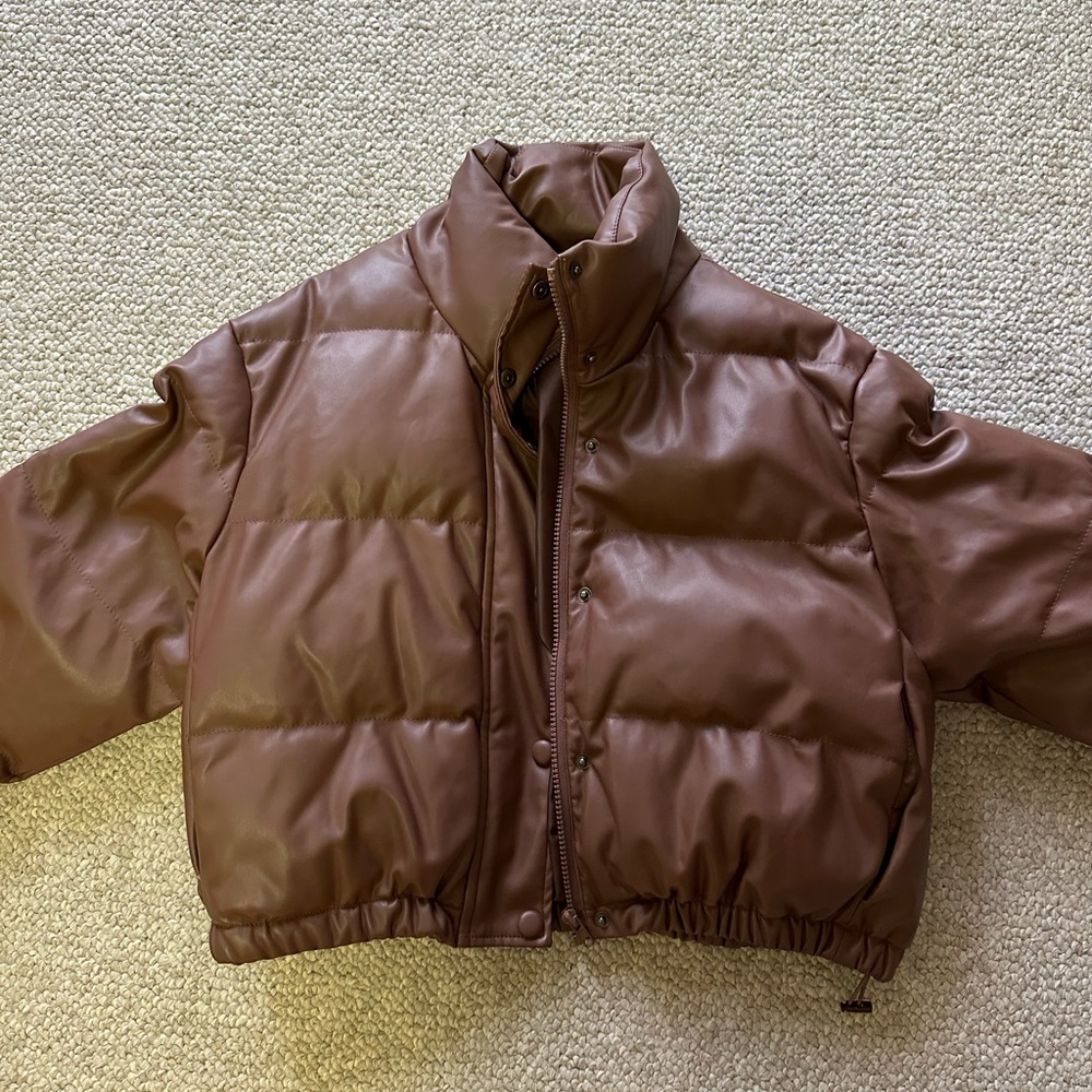 Leather puffer